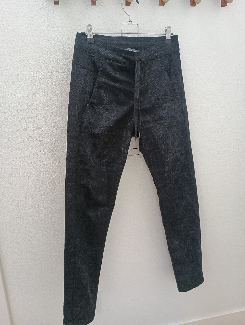 Alembika Black Snakeskin Print Drawstring Pants - Size 0 (Excellent Condition)